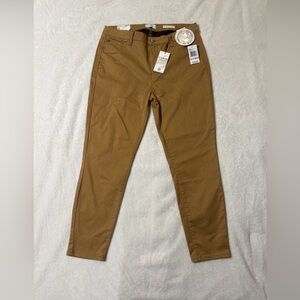 Curve Appeal Minimalist Jeggings- Khaki Color- Size 12. BNWT.